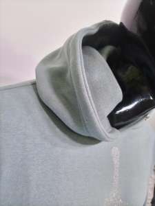 Sweat à capuche en polaire polyester 350 GSM gris argenté, coupe classique, logo en strass, cordon de serrage personnalisé, décontracté pour l'hiver - Product Image 6