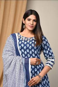 Belle Designer Femmes Haute Qualité Rayonne Imprimé Anarkali Kurti Avec Pantalon & Dupatta (Ensemble 3Pc) pour femmes et filles - Product Image 4