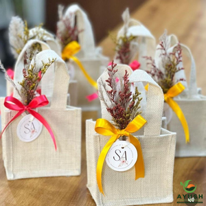 Sacs en jute cadeau de marque avec étiquettes volantes pour une utilisation polyvalente avec une capacité intérieure impressionnante - Product Image 5