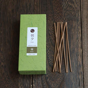 Varillas de Incienso Tradicionales de Ciprés Hinoki 40g - Product Image 2