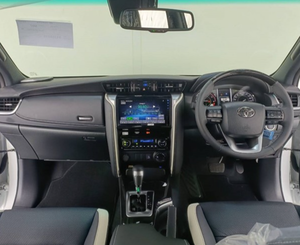 TOYOTA FORTUNER SUV d'occasion en bon état - Product Image 4