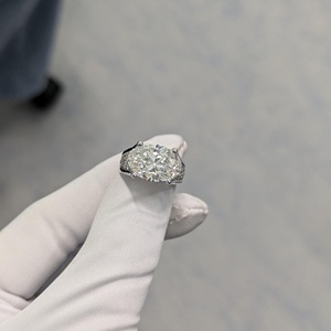 Anillo con Halo Oculto de Tensión Oeste-Oeste Certificado por IGI con Diamante Cultivado en Laboratorio de 8.60tcw, Color EF, Claridad VS, Forma Ovalada - Product Image 1