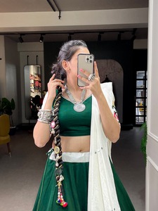 Lehenga Choli de mujer de último diseño con bordado y traje elegante de trabajo de espejo auténtico disponible a bajo precio de la India - Product Image 2