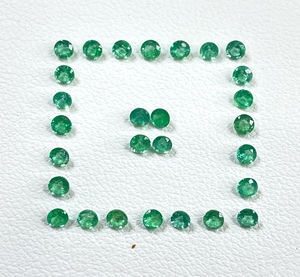 Esmeralda Zambiana Natural Lalas, Corte Redondo, Color Verde Medio, 2-2.25mm, Calibrada, Alta Calidad, Gema Suelta para Joyería - Product Image 1