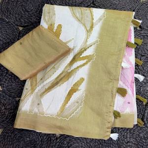 VASTRA COTTAGE Elegante Sari de Lino Tusser con Estampado Digital, Trabajo de Espejo Hecho a Mano, Borlas de Algodón de Lujo con Blusa Estampada en Contraste - Product Image 1