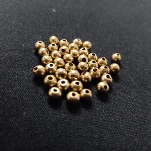 Perles rondes en laiton sur mesure de taille 2 mm idéales pour les créateurs de bijoux en macramé et les magasins de perles pour la revente - Product Image 2