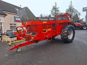 Épandeur de fumier à double batte verticale à déchargement arrière remorqué par tracteur 10t 10m³ 2015 NC pour ferme d'élevage de bovins - Product Image 5