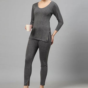 Ensemble de survêtements thermiques d'hiver chauds et respirants pour femmes Couleur personnalisée et logo en polyester Johns longs sans bretelles - Product Image 2