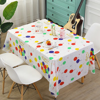 Nappe en PVC Imprimée Ballons Happy Time Blanche Imperméable pour Fêtes, Housse de Table Colorée pour Anniversaire, Nappe Décorative OEM