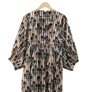 Vestido Midi 100% Algodón, Tejido Dulce, Ecológico, Estampado Floral Patchwork, Lavable, Manga Larga, Cuello Redondo con Cierre de Cordón - Product Image 1