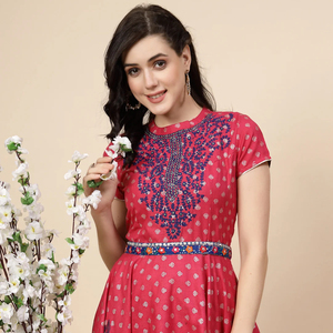 Ensemble Kurta Anarkali en rayonne pure pour femme, rose, imprimé et brodé, longueur ras du sol, coupe trapèze, lavable, prix de gros, fait main en Inde - Product Image 1