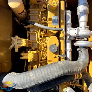 Vente flash : Excavatrice d'occasion Caterpillar CAT323D2L de haute qualité, en stock, modèle mini Hitachi ZX70, moteur Cummins, 8-10 tonnes de puissance de travail - Product Image 2