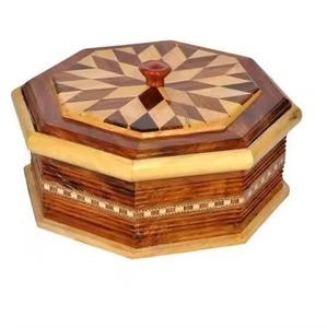 Casserole en bois de luxe faite à la main avec couvercle en métal et pince, boîte élégante pour chapati/roti pour la maison et les hôtels, design classique - Product Image 5