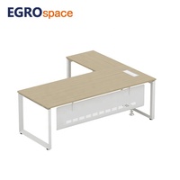 Bureau de direction EGROspace style moderne en bois et métal, en forme de L, avec organisateur intégré pour PDG et managers