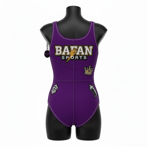 Traje de baño para mujer, 225 GSM, tela de poliéster y spandex de alta elasticidad, color morado oscuro, panel con logotipo bordado. - Product Image 2