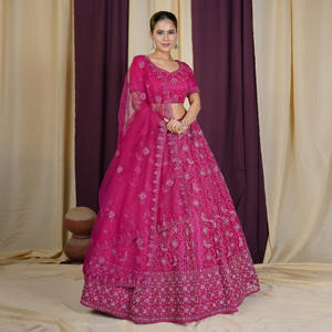 Lehenga Choli en tulle brodé de luxe avec dupatta pour mariage, tenue de mariée, ou événement ethnique - Product Image 2