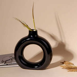 แจกันทรงโดนัทสีดำ ดีไซน์อาร์ตเดโคแบบมินิมอลสมัยใหม่ ทำจากเซรามิกดินเผา สำหรับตกแต่งบ้านหรืองานแต่งงาน วางบนโต๊ะหรือพื้นได้ - Product Image 5