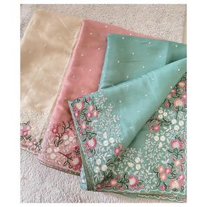 Hermoso Sari de diseñador con trabajo de hilo y blusa - Product Image 4