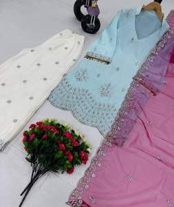 Lo último en ropa de fiesta de boda, Top de trabajo con bordado de secuencia pesada de crape francés puro y Palazzo con trabajo de encaje cortado Dupatta - Product Image 4