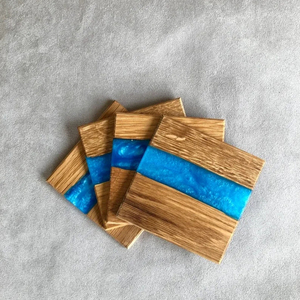 Résine bleue carrée en bois faite à la main et sous-verres en bois pour l'usage de cuisine - Product Image 1