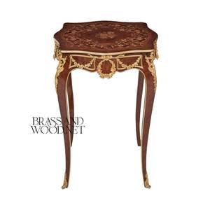 โต๊ะข้างทรงสี่เหลี่ยมหรูหราทำจากไม้มะฮอกกานี พร้อมลวดลายฝังเพชรประณีตและตกแต่งด้วยทองเหลืองโบราณเพื่อการตกแต่งสไตล์คลาสสิก - Product Image 1