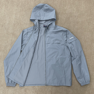 Coupe-vent léger Design élégant et uni Fabricant de coupe-vent personnalisé Randonnée en plein air Course à pied Sports Poche zippée - Product Image 6