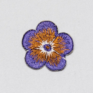 Écusson de transfert de chaleur thermocollant 3D brodé avec logo personnalisé en forme de cœur nouveau design à coudre pour chemises et chapeaux d'enfants - Product Image 2