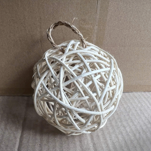 Esfera Decorativa de Ratán de Vietnam Hecha con Material de Ratán Duradero, Perfecta para Decoraciones Navideñas y Hogares Festivos con Estilo - Product Image 1