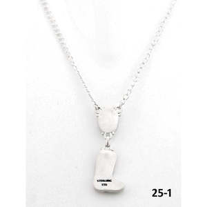 Collier en moissanite naturelle d'inspiration sud-ouest, en argent sterling plaqué or avec sertissage clos et breloque religieuse, idéal pour les cadeaux - Product Image 4