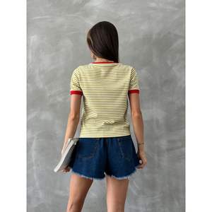 Camisetas de Mujer a Rayas Bordadas en Rojo Pistacho Topshow - Producto al por Mayor - Product Image 1