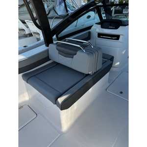 Robalo R257 2025, nouvelle version, coque en fibre de verre (FRP) - Product Image 1