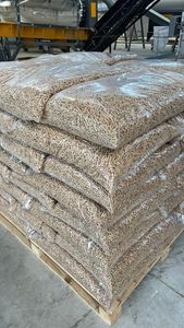 Produit tendance : Achetez des granulés de bois pour le chauffage, briquettes en sac de 15 kg, granulés prêts à être expédiés, combustible biomasse pour le chauffage, briquettes de bois. - Product Image 4
