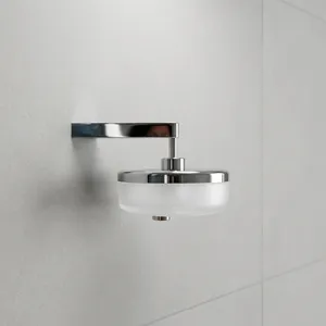 Miroir mural pour salle de bain avec base en chrome poli et abat-jour en verre trempé dépoli pour un éclairage doux et uniforme - Product Image 1