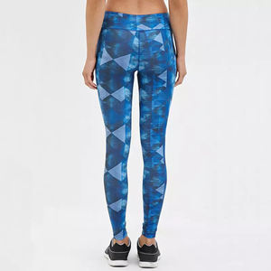 Mallas de Yoga de LICRA de poliéster de cintura alta con estampado de sublimación personalizado para mujer, pantalones deportivos de compresión de punto asequibles - Product Image 3