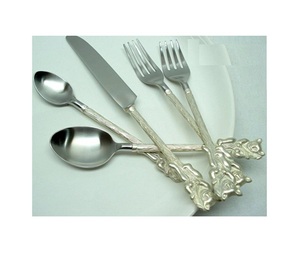 Ensemble de couverts élégants faits à la main pour les restaurants et les hôtels à un prix très abordable avec des revêtements argentés de forme et de taille personnalisées - Product Image 4
