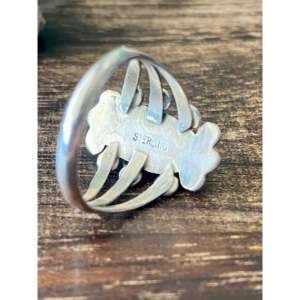Anillo Navajo Hecho a Mano con Howlite y Plata de Ley, Joyería Cultural Coleccionable, Talla 8.25 - Product Image 5