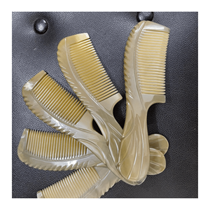 Peine de Cuerno de Búfalo Hecho a Mano para un Cabello sin Enredos, Ideal para Uso Diario y Estilistas Profesionales - Product Image 5
