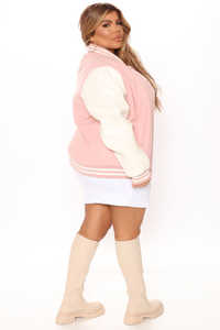 Veste universitaire pour femmes logo personnalisé OEM Streetwear tricoté doublure en laine tissu polaire imprimé bouton de support hiver extérieur baseball - Product Image 5