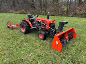 Meilleur Tracteur Tondeuse Kubota d'Occasion Disponible 4x4 pour l'Entretien des Pelouses à Vendre - Product Image 3