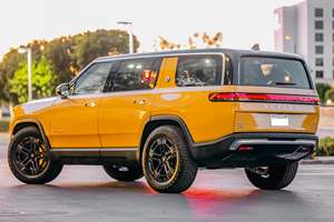 USADO LHD/RHD 2023 RIVIAN R1S - Product Image 2