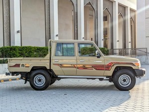 Toyota Land Cruiser Serie 79 LX V6 SUPER LIMPIO, Transmisión Automática, Volante a la Izquierda y Derecha - Product Image 5