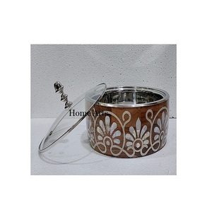 Pot de service en bois fait main avec couvercle martelé en acier inoxydable couleur or pour buffet de mariage et de fête - Product Image 4