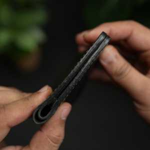 งานฝีมือหนัง WF หมายเลข กระเป๋าสตางค์แบบพับสองตอนทรงสลิม 86 สีดำ หนังฟอกฝาด รับประกัน 5 ปี สำหรับทุกเพศ - Product Image 1