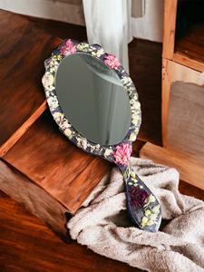Miroir à main en résine avec finition lisse et brillante, parfait pour un usage quotidien, le maquillage ou des fins décoratives, ajoutant une touche élégante - Product Image 4