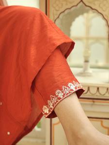 Tendance Vêtements Ethniques Dernières Viscose Chanderi Avec Broderie Travail Kurti Pantalon Et Dupatta Fournisseur De L'Inde À Vendre - Product Image 6