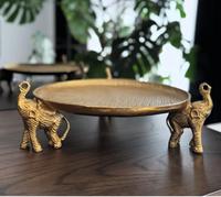 Nouveau plateau rond en métal design éléphant avec finition dorée pour servir des desserts et des chocolats