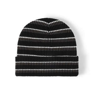 Gorros de Punto de Lana 100% Impermeables de Alta Calidad Personalizados al por Mayor, Gorros Cálidos de Invierno para Hombre y Mujer con Diseño Jacquard - Product Image 1