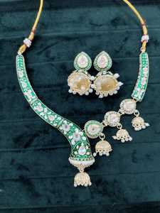 Conjunto de Collar de Novia Indio Kundan Minakari Rajwada con Aretes de Circonita, Joyería Dorada para Fiestas y Bodas - Product Image 3