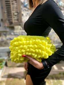 Sac fait main à tricoter femmes Teddy embrayages sac gonflé Crochet pochette moelleuse sacs sac à main sac à main nuage embrayage Shaggy jaune foncé - Product Image 2