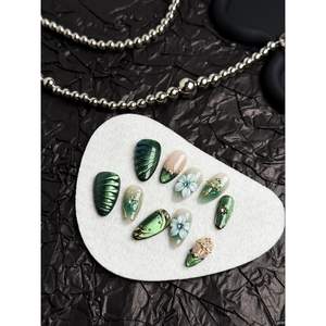 Green Serendipity Press-On Nail Art Écologique et élégant - Product Image 5